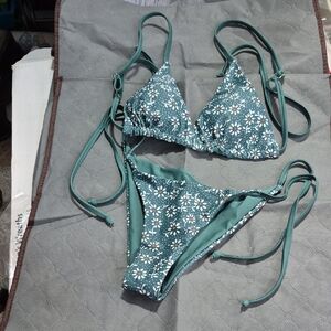 Dark Green Bikini w/Daisy Flower Print NEW wout Tags Size XS No Tags